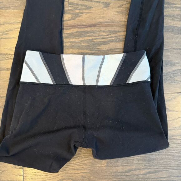 Lululemon leggings size 6 - Picture 2 of 2